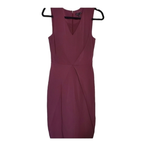 𝅺UNIVERSAL Standard Dress - Picture 1 of 16